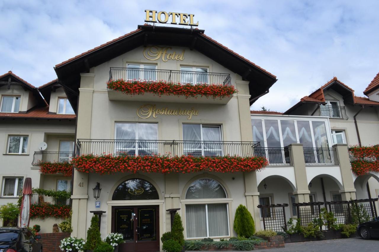 Hotel Mateo Stopnica ภายนอก รูปภาพ