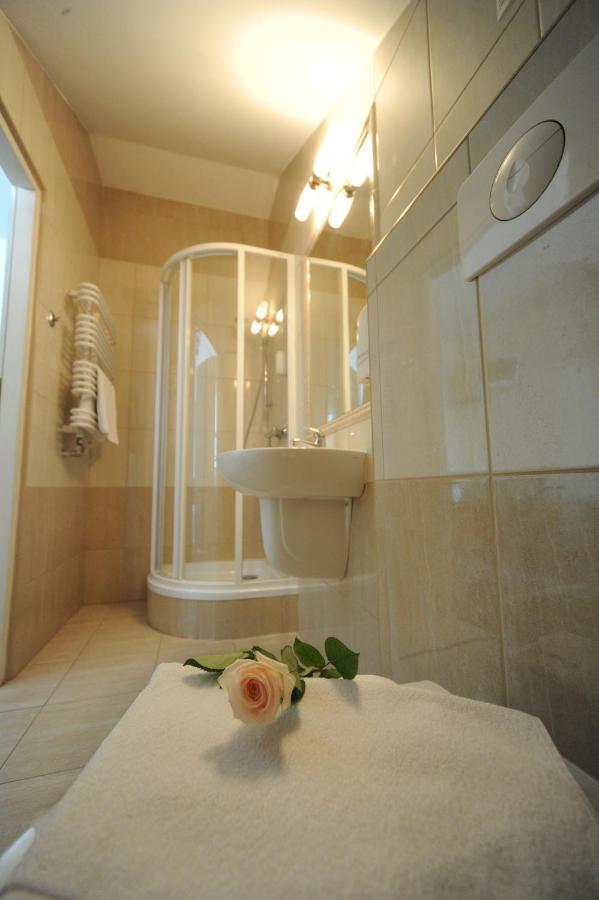 Hotel Mateo Stopnica ภายนอก รูปภาพ